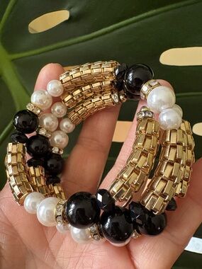 Vintage Triple-Strand Memory Wire Coil Bracelet | Black, Pearl & Gold-Tone #241